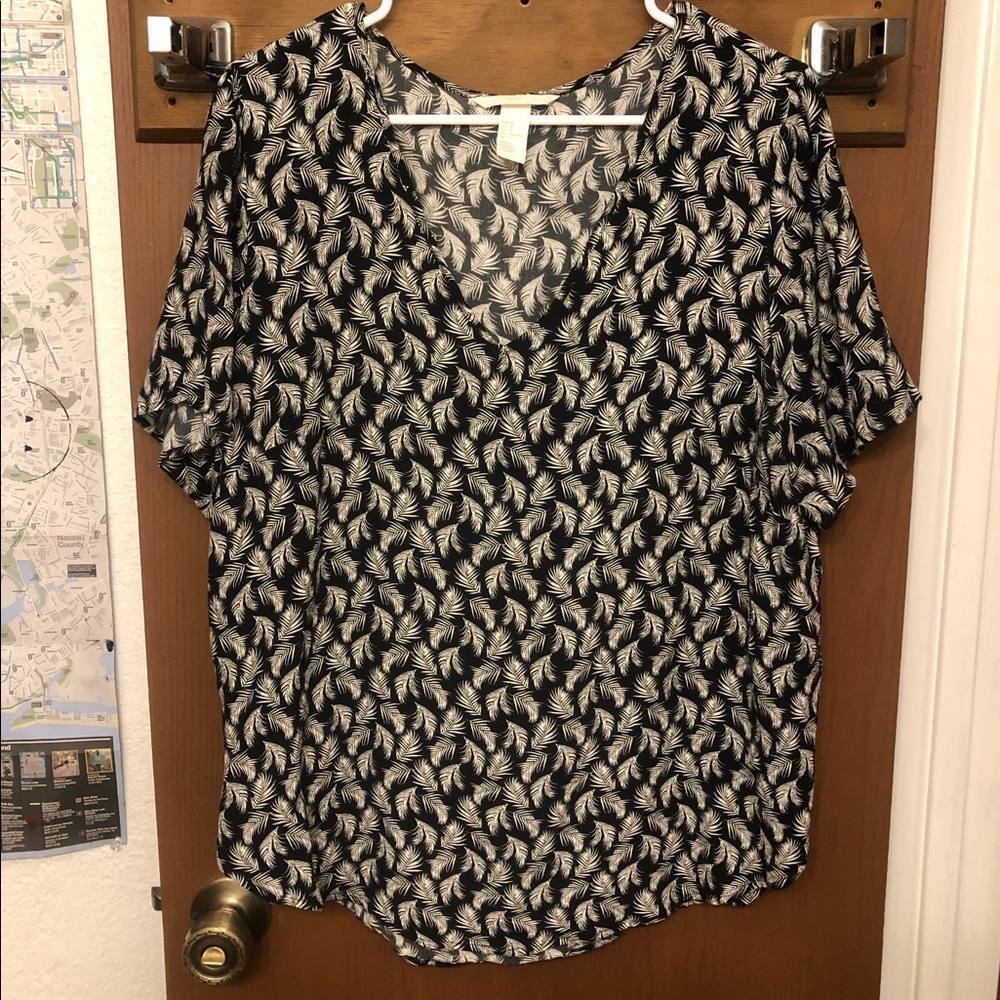 H&M v neck top